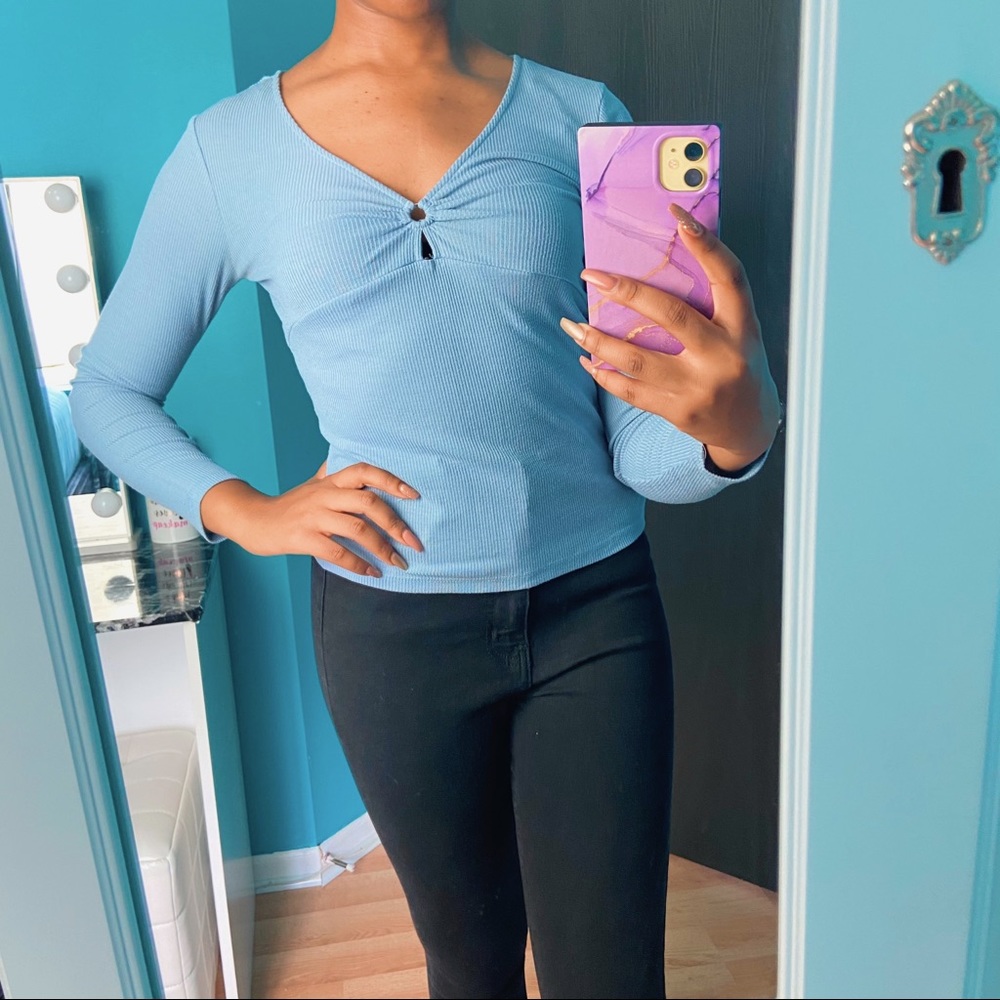 Aeropostale Long Sleeve V-Neck Top, size M